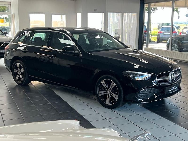 Gebraucht Mercedes C200 Avantgarde 163 PS (119 kW) 2023 Schwarz Limousine