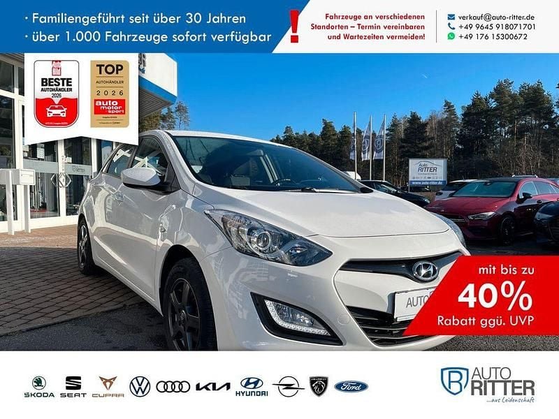 Gebraucht Hyundai i30 Trend 99 PS (72 kW) 2012 Creamy white / sol (metallic) Limousine