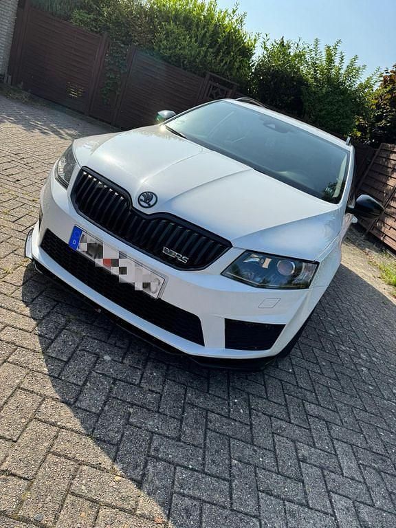 Schwarz Gebraucht 2014 Skoda Octavia RS Limousine | 11.800 € (Fairer Preis) - Bild 1/4