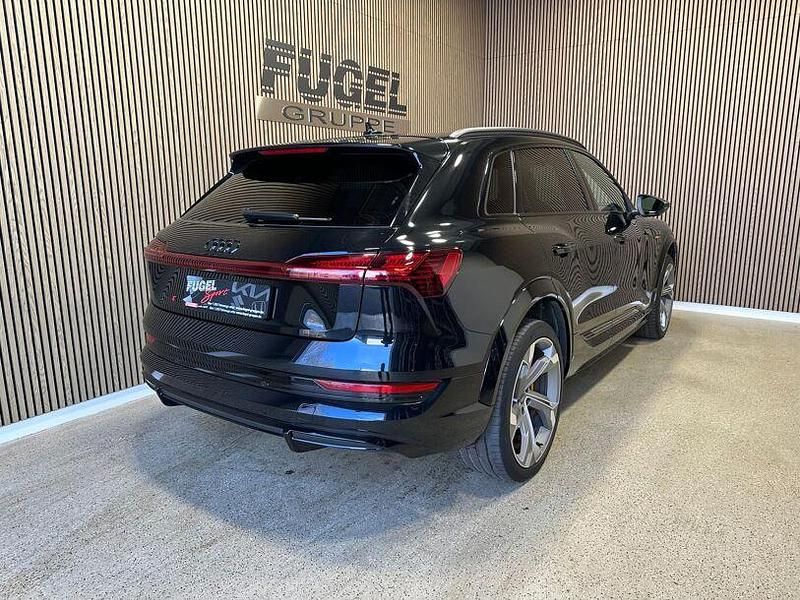 Gebraucht Audi e-tron Ambiente 369 kW (503 PS) 2022 Mythosschwarz metallic SUV