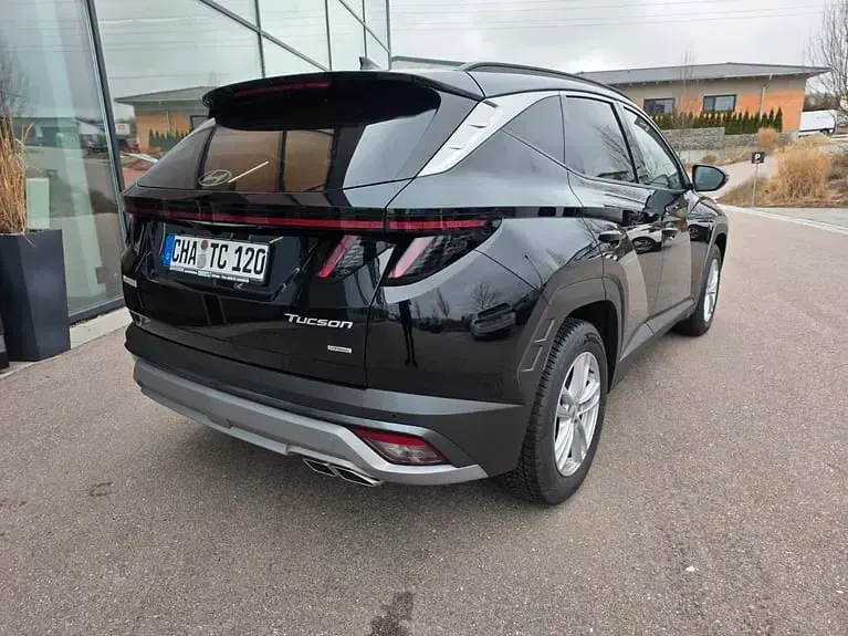 Gebraucht Hyundai Tucson Trend 136 PS (100 kW) 2025 Abyss black / met SUV