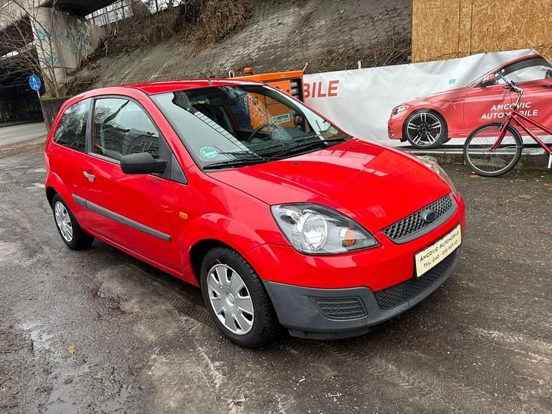Rot Gebraucht 2007 Ford Fiesta Ambiente Limousine | 1.600 € (Guter Preis) - Bild 1/4