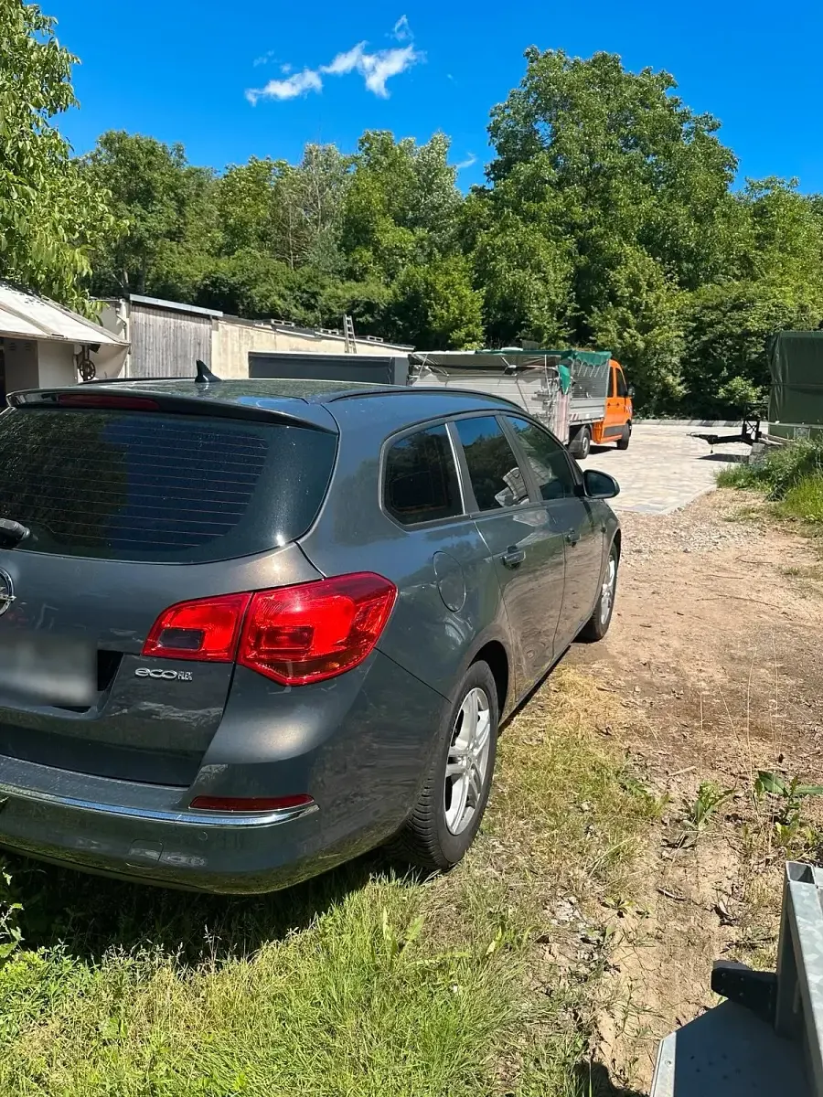 Gebraucht Opel Astra 131 PS (96 kW) 2014 Grau Kombi