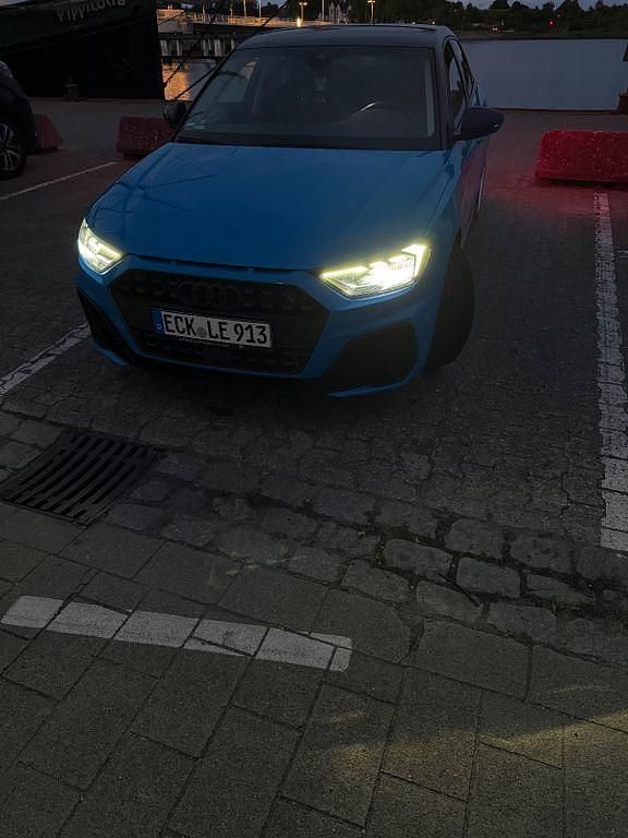 Blau Gebraucht 2018 Audi A1 Edition .1 Kleinwagen | 17.500 € (Superpreis) - Bild 1/4