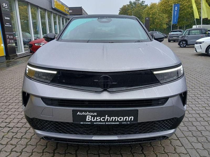 Neu Opel Mokka 131 PS (96 kW) 2025 Kontrast grau metallic SUV