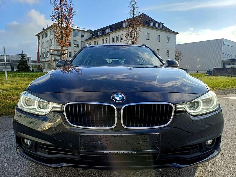 Gebraucht BMW 320 Advantage 184 PS (135 kW) 2018 Schwarz Kombi
