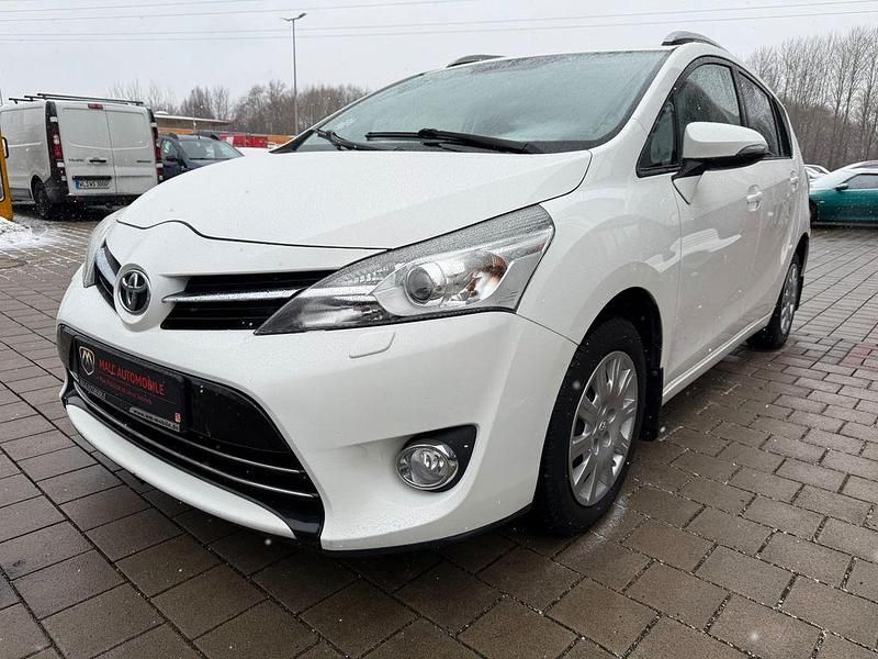 Gebraucht Toyota Verso Life 126 PS (92 kW) 2014 Weiß Van / Kleinbus
