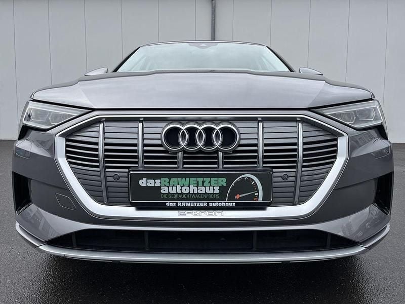 Gebraucht Audi e-tron Advanced Plus 230 kW (313 PS) 2022 Taifungrau SUV