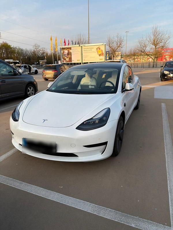 Gebraucht Tesla Model 3 RWD 235 kW (320 PS) 2022 Weiß Limousine