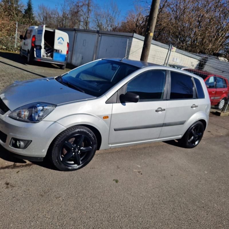 Gebraucht Ford Fiesta 60 PS (44 kW) 2007 Silber Kleinwagen