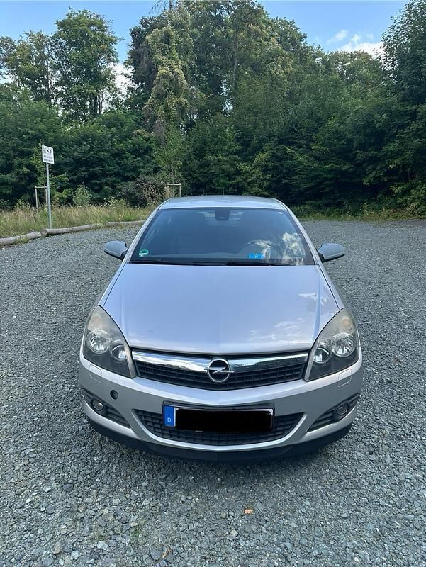 Gebraucht Opel Astra GTC 140 PS (102 kW) 2007 Silber Coupé