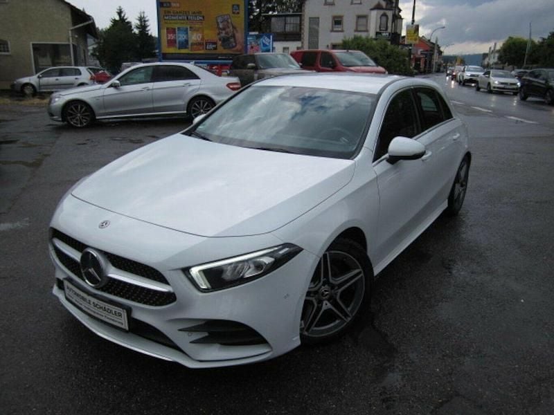 Digitalweiss metalliclack (metallic) Gebraucht 2019 Mercedes A200 AMG Limousine | 18.900 € (Superpreis) - Bild 1/4