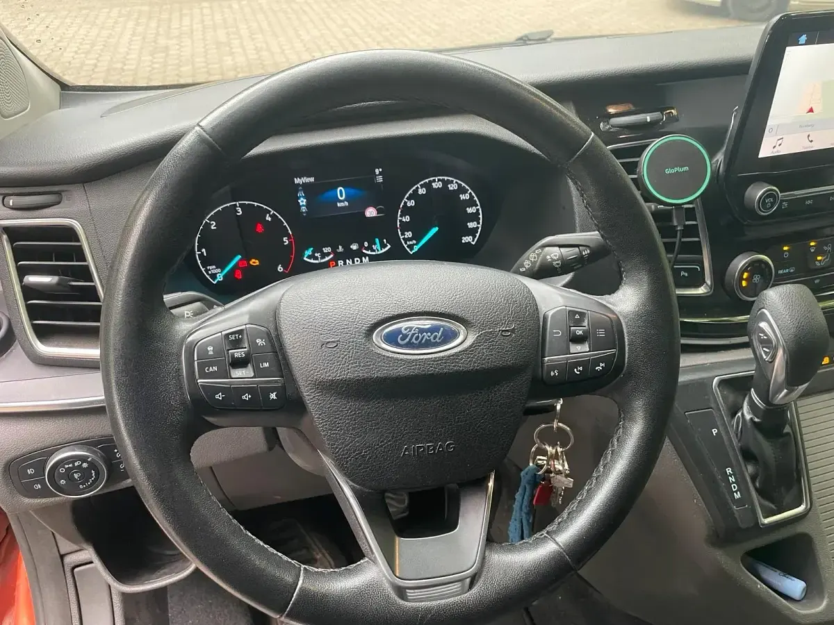 Gebraucht Ford Tourneo 170 PS (125 kW) 2019 Orange Van / Kleinbus