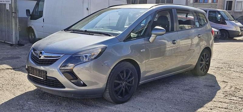 Grau Gebraucht 2015 Opel Zafira Tourer Business Edition Van / Kleinbus | 5.500 € (Etwas zu teuer) - Bild 1/4