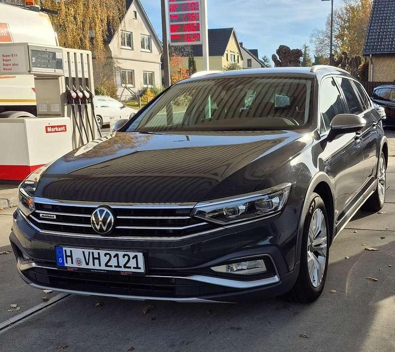 Uranograu Gebraucht 2021 VW Passat Alltrack Business Kombi | 22.500 € (Fairer Preis) - Bild 1/4