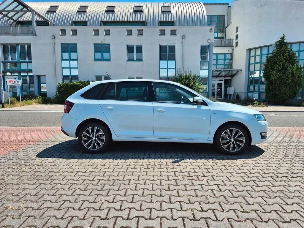 Gebraucht Skoda Rapid Drive 110 PS (80 kW) 2017 Weiß Kleinwagen