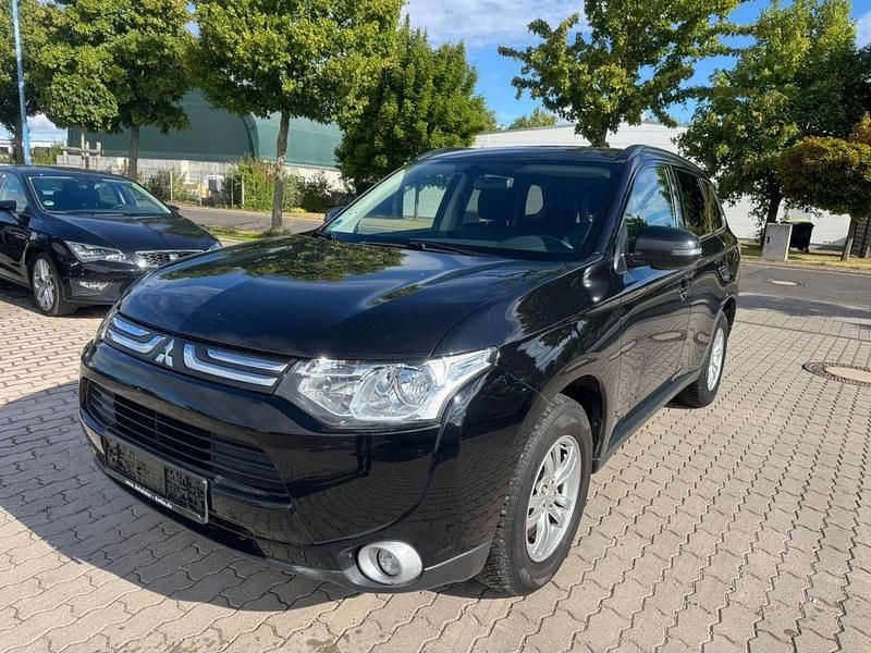 Schwarz Gebraucht 2014 Mitsubishi Outlander Invite SUV | 8.650 € (Superpreis) - Bild 1/4