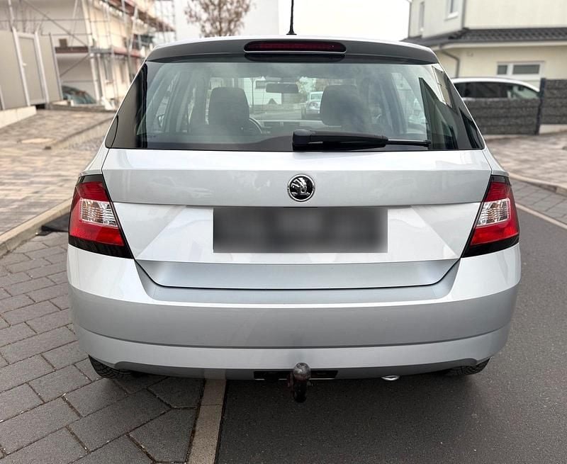 Gebraucht Skoda Fabia 60 PS (44 kW) 2018 Silber Limousine