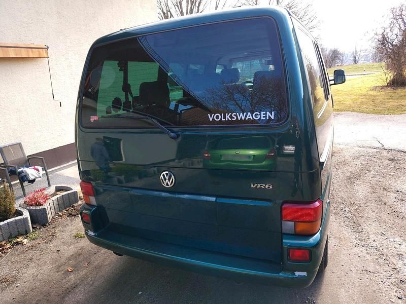 Second-hand VW Caravelle 140 CP (102 kW) 2000 Verde Van