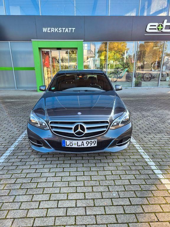 Grau Gebraucht 2014 Mercedes E200 Avantgarde Limousine | 18.900 € (Fairer Preis) - Bild 1/4