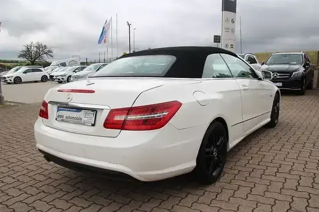 Gebraucht Mercedes E250 AMG line 204 PS (150 kW) 2011 Weiß Cabrio