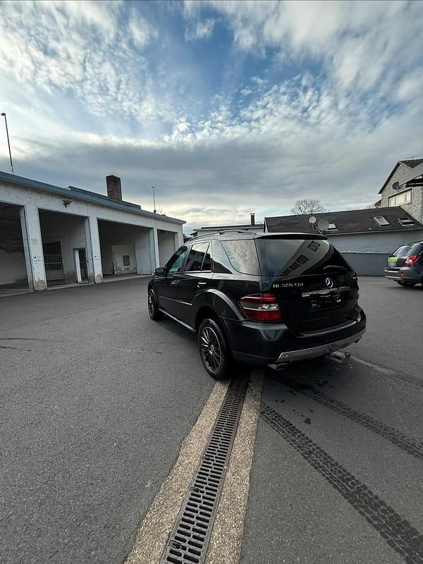 Gebraucht Mercedes ML320 211 PS (155 kW) 2008 Braun SUV