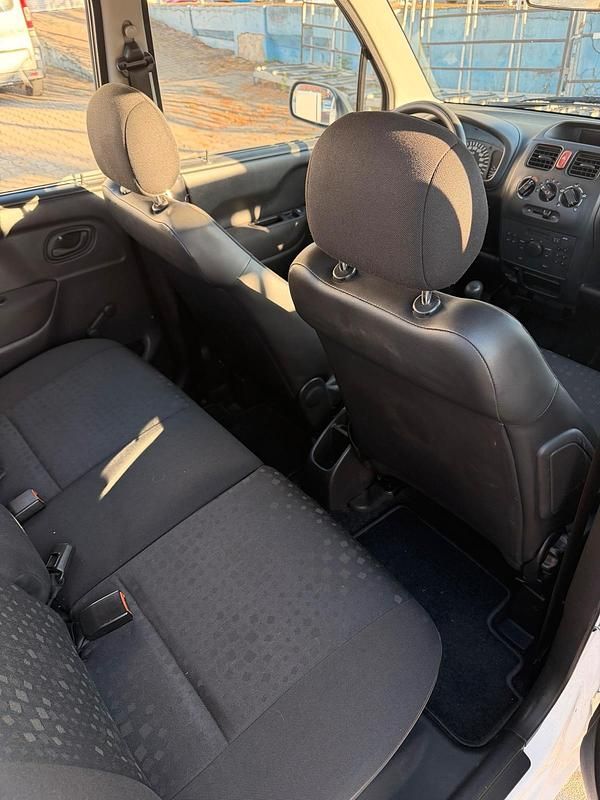 Second-hand Opel Agila 60 CP (44 kW) 2006 Alb Hatchback