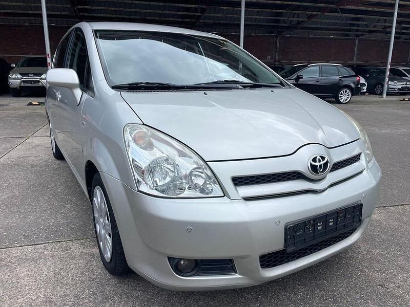 Gebraucht Toyota Corolla Verso Edition 129 PS (94 kW) 2007 Silber Van / Kleinbus