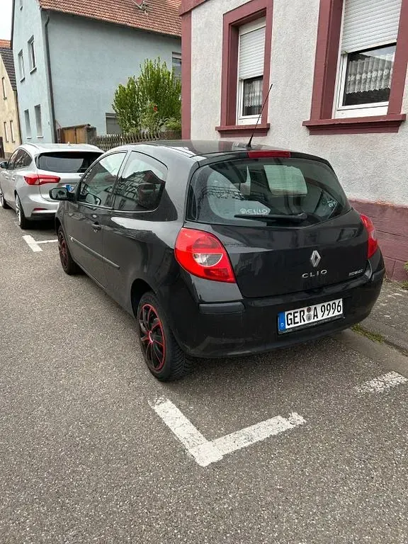 Gebraucht Renault Clio II 75 PS (55 kW) 2007 Schwarz Limousine