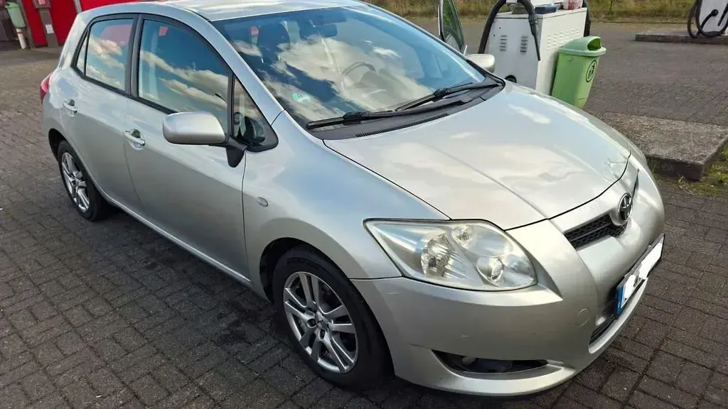 Gebraucht Toyota Auris 125 PS (91 kW) 2008 Silber Kleinwagen
