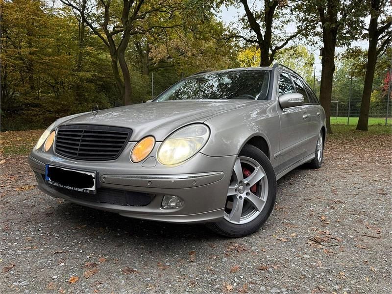 Gold Gebraucht 2004 Mercedes E320 Avantgarde Kombi | 2.000 € - Bild 1/4