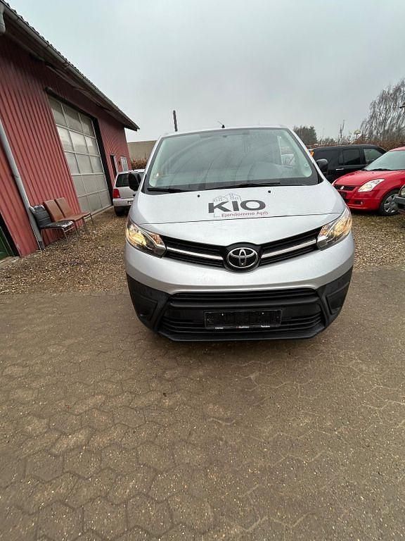 Gebraucht Toyota Proace 95 PS (69 kW) 2017 Silber Van / Kleinbus