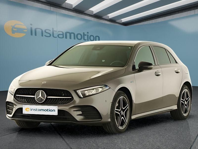 Grau Gebraucht 2021 Mercedes A250 Kleinwagen | 26.199 € (Fairer Preis) - Bild 1/4