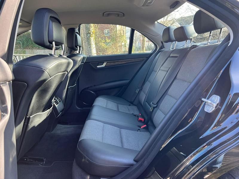 Gebraucht Mercedes C180 153 PS (112 kW) 2010 Schwarz Limousine