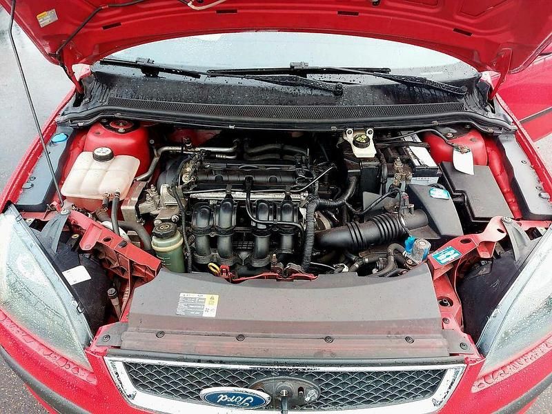 Gebraucht Ford Focus Sport 116 PS (85 kW) 2005 Rot Limousine