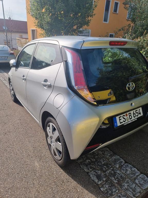 Gebraucht Toyota Aygo Edition-S 69 PS (50 kW) 2016 Silber Kleinwagen