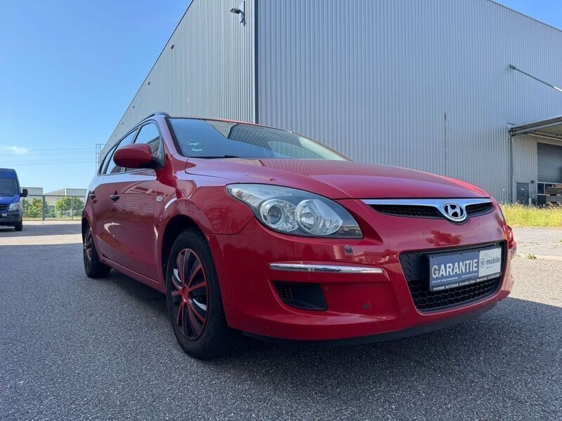 Rot Gebraucht 2010 Hyundai i30 Edition Kombi | 2.250 € (Fairer Preis) - Bild 1/4