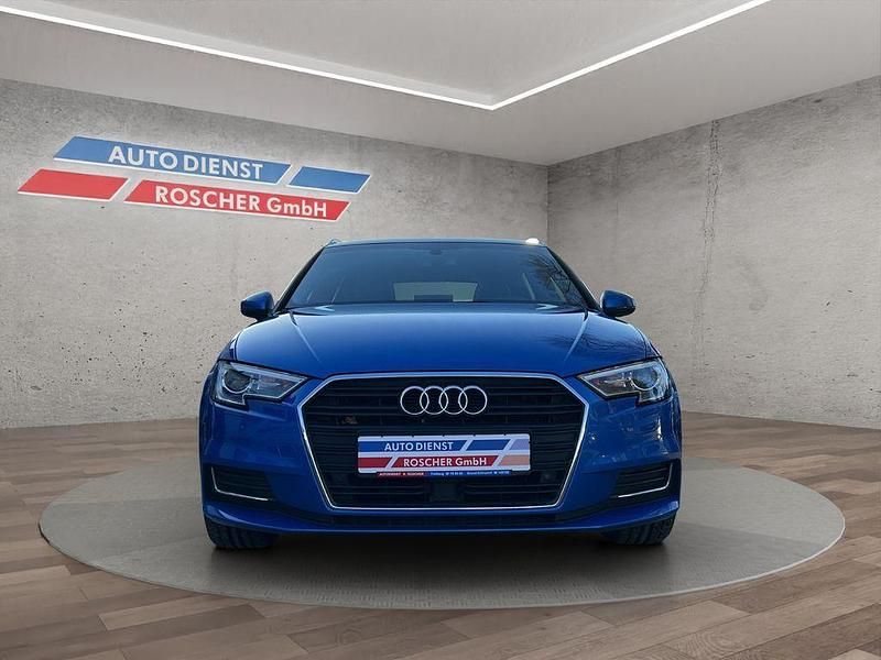 Gebraucht Audi A3 Comfort 116 PS (85 kW) 2019 Blau Kombi