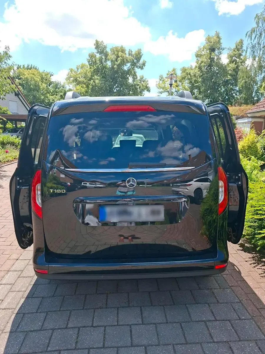 Gebraucht Mercedes T180 Progressive 131 PS (96 kW) 2026 Schwarz Van / Kleinbus