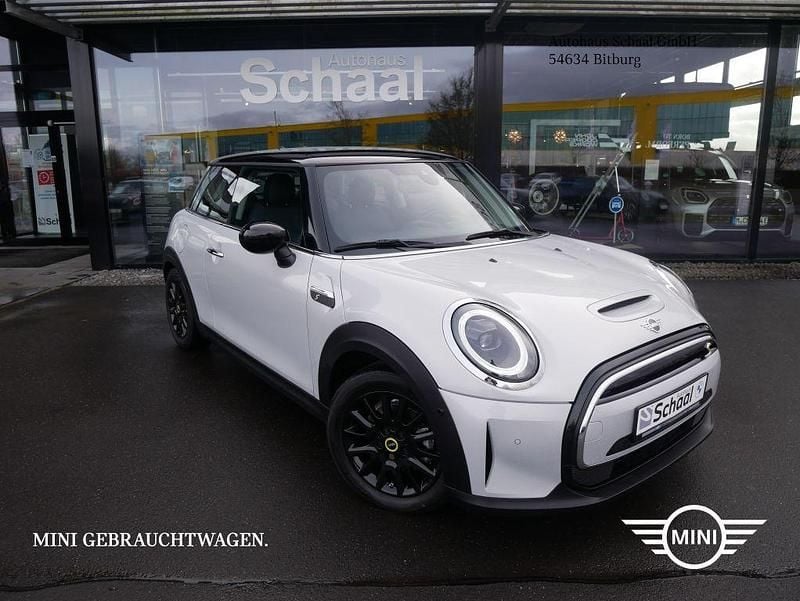 Gebraucht Mini Cooper SE Hatch 135 kW (184 PS) 2022 Weiß Kleinwagen