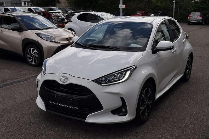 Schneeweiß Neu 2025 Toyota Yaris Hybrid Comfort Kleinwagen | 23.900 € (Guter Preis) - Bild 1/4