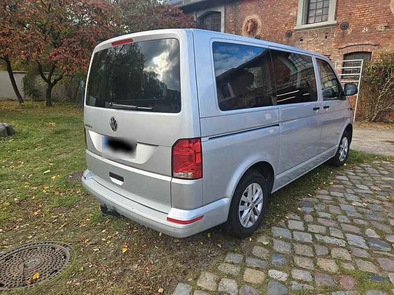 Gebraucht VW Multivan 150 PS (110 kW) 2022 Silber Van / Kleinbus