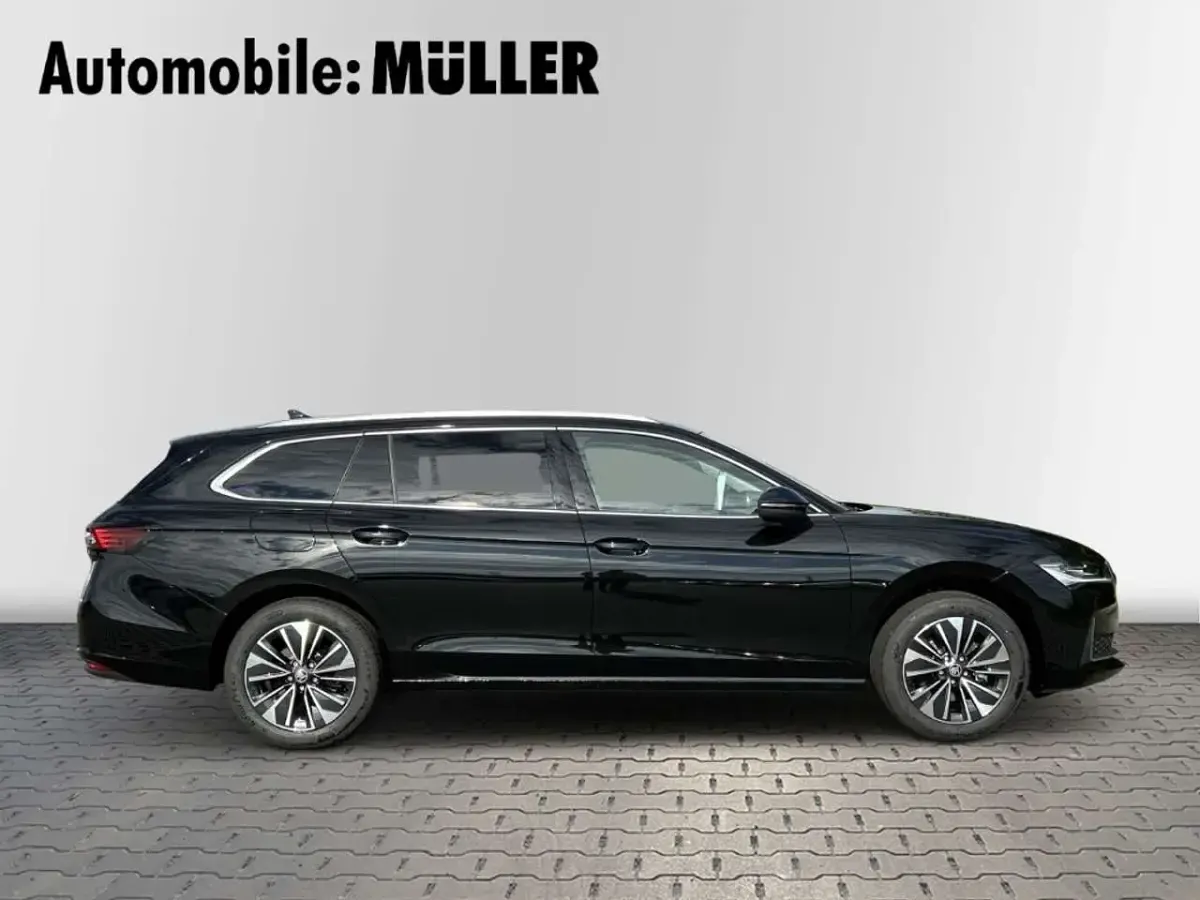 Neu Skoda Superb Selection 150 PS (110 kW) 2025 Schwarz Kombi