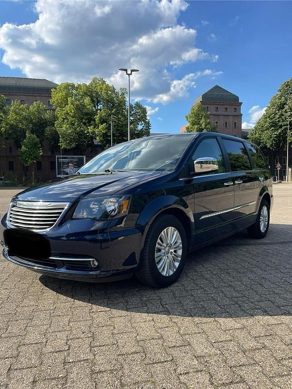 Blau Gebraucht 2012 Chrysler Grand Voyager Limited Van / Kleinbus | 11.500 € (Fairer Preis) - Bild 1/4