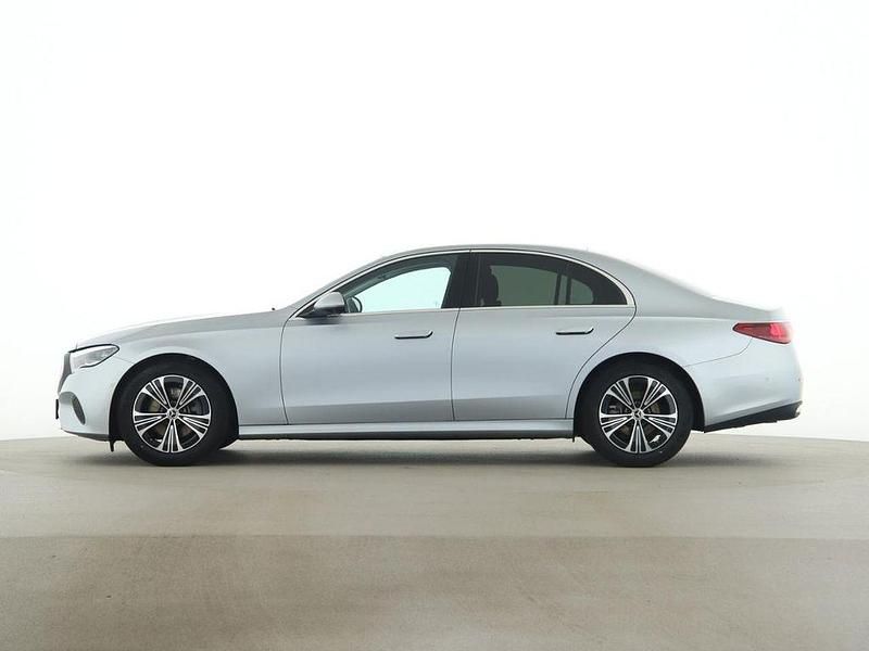Gebraucht Mercedes E220 Avantgarde 197 PS (144 kW) 2024 Silber Limousine