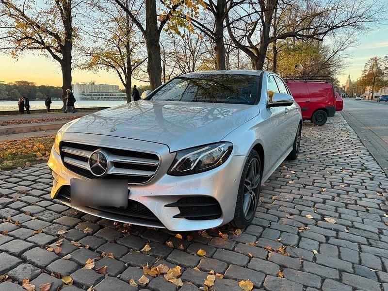Silber Gebraucht 2020 Mercedes E400 Limousine | 29.999 € (Superpreis) - Bild 1/4