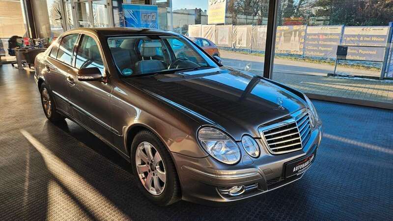 Grau Gebraucht 2006 Mercedes E280 Limousine | 9.990 € - Bild 1/4