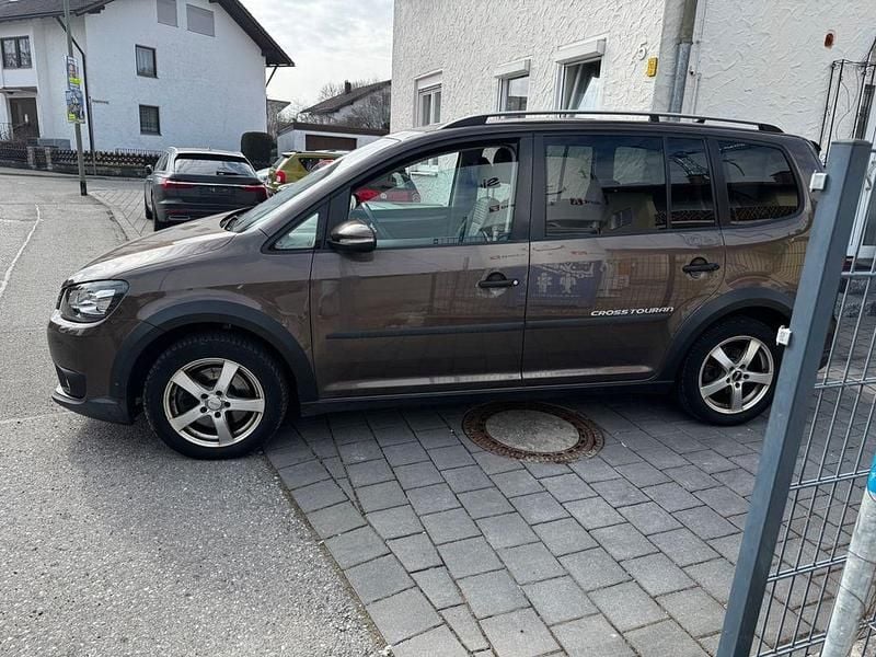 Gebraucht VW Touran Cross 170 PS (125 kW) 2011 Braun Van / Kleinbus