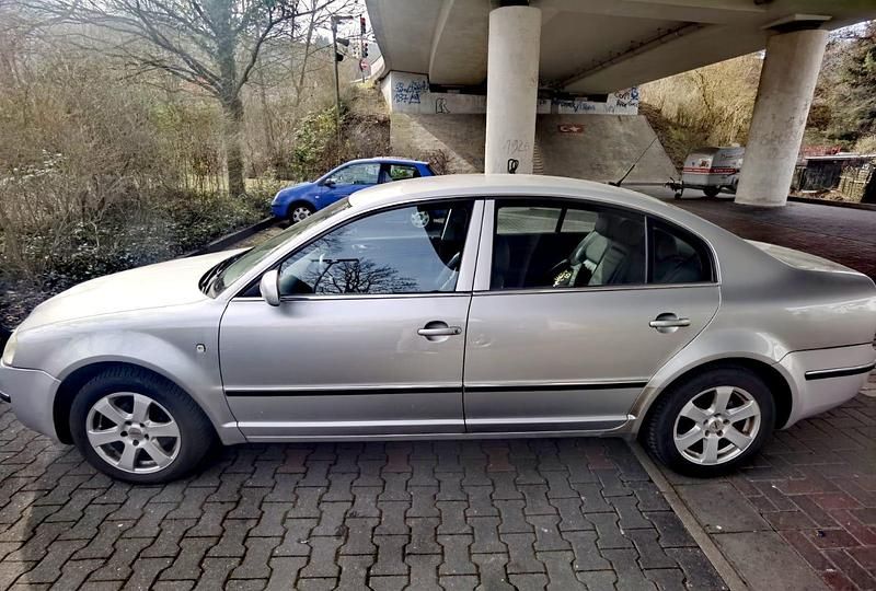 Gebraucht Skoda Superb 150 PS (110 kW) 2005 Silber Limousine
