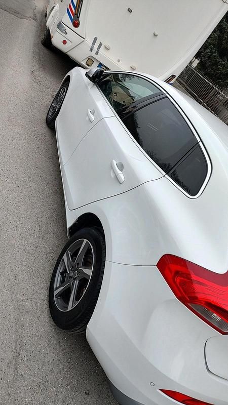 Gebraucht Volvo V40 R-Design 190 PS (139 kW) 2014 Weiß Kleinwagen